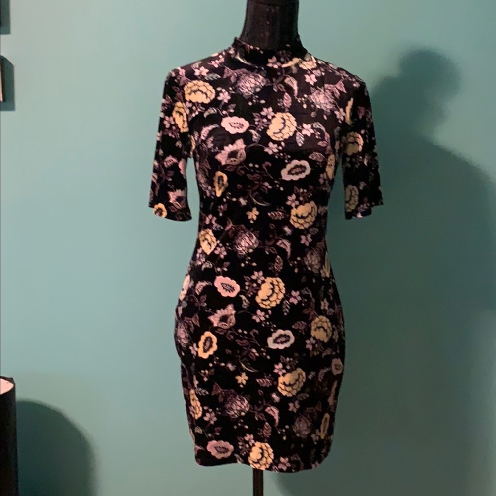 Floral velvet body con dress